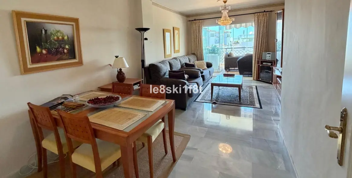 Venta de apartamento en planta media en Calahonda 7