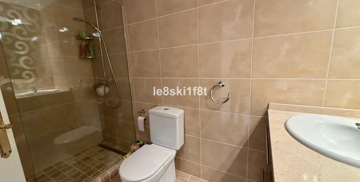 Venta de apartamento en planta media en Calahonda 12