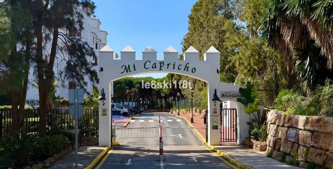 Venta de apartamento en planta media en Calahonda 15
