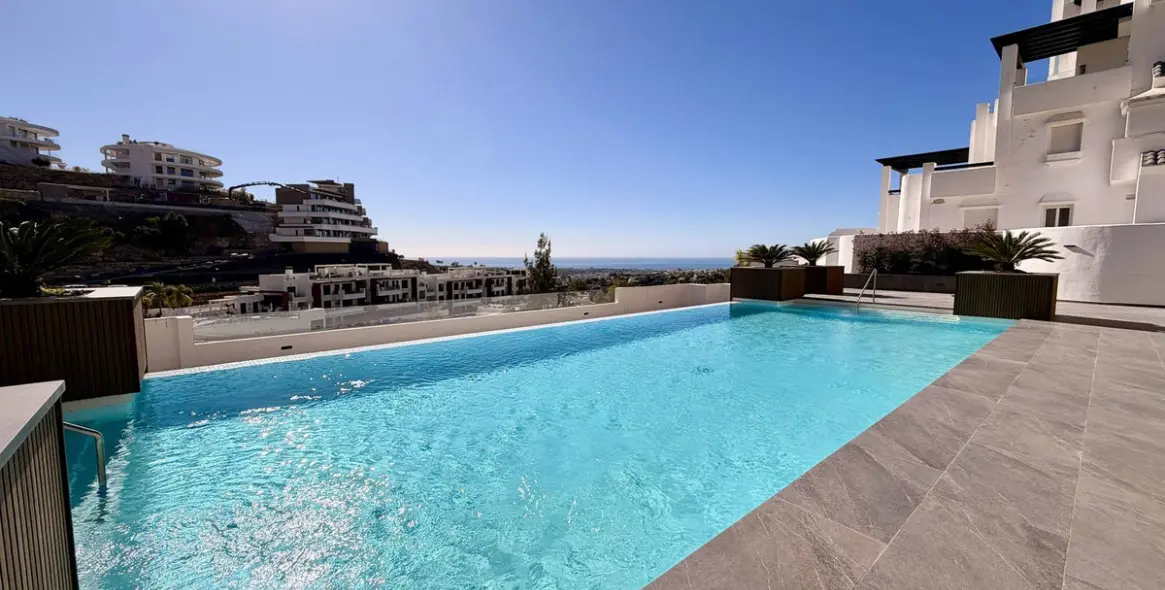 Sale of middle floor apartment in Benahavís 1