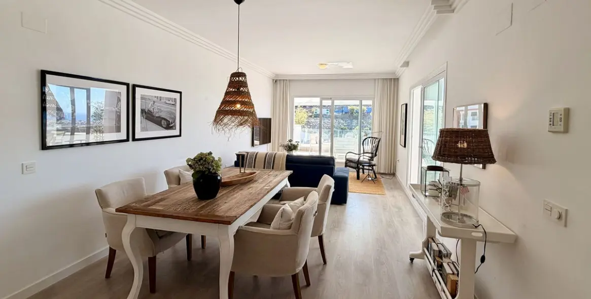 Sale of middle floor apartment in Benahavís 5