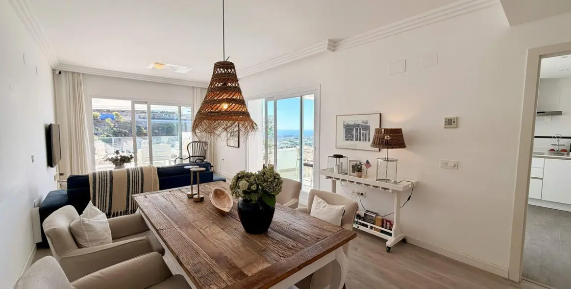 Sale of middle floor apartment in Benahavís 6
