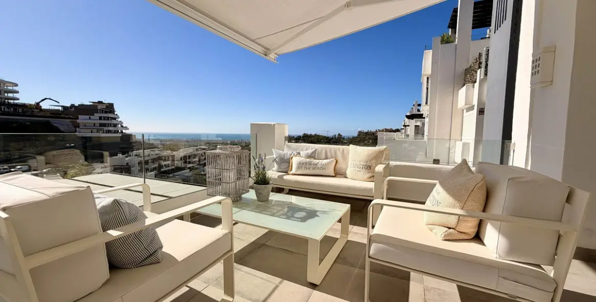 Sale of middle floor apartment in Benahavís 13