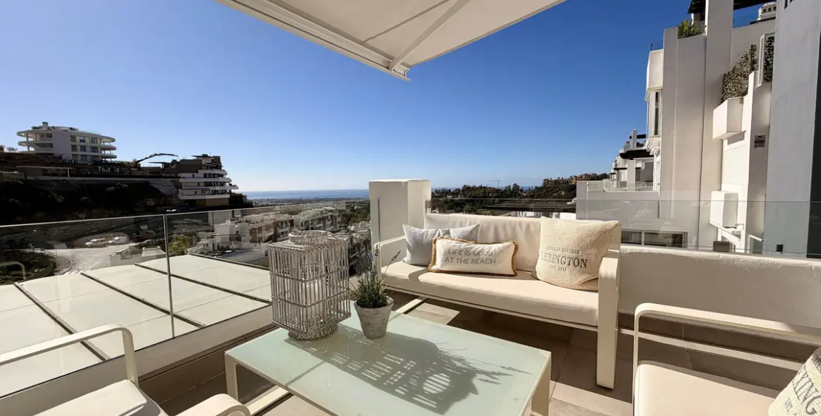 Sale of middle floor apartment in Benahavís 14