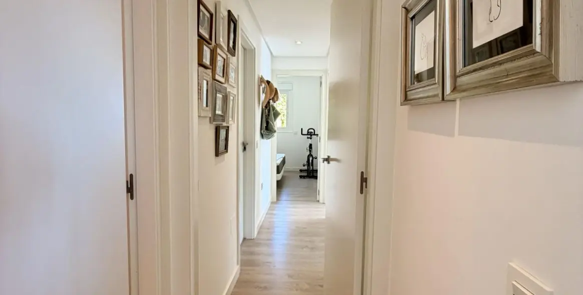 Sale of middle floor apartment in Benahavís 16