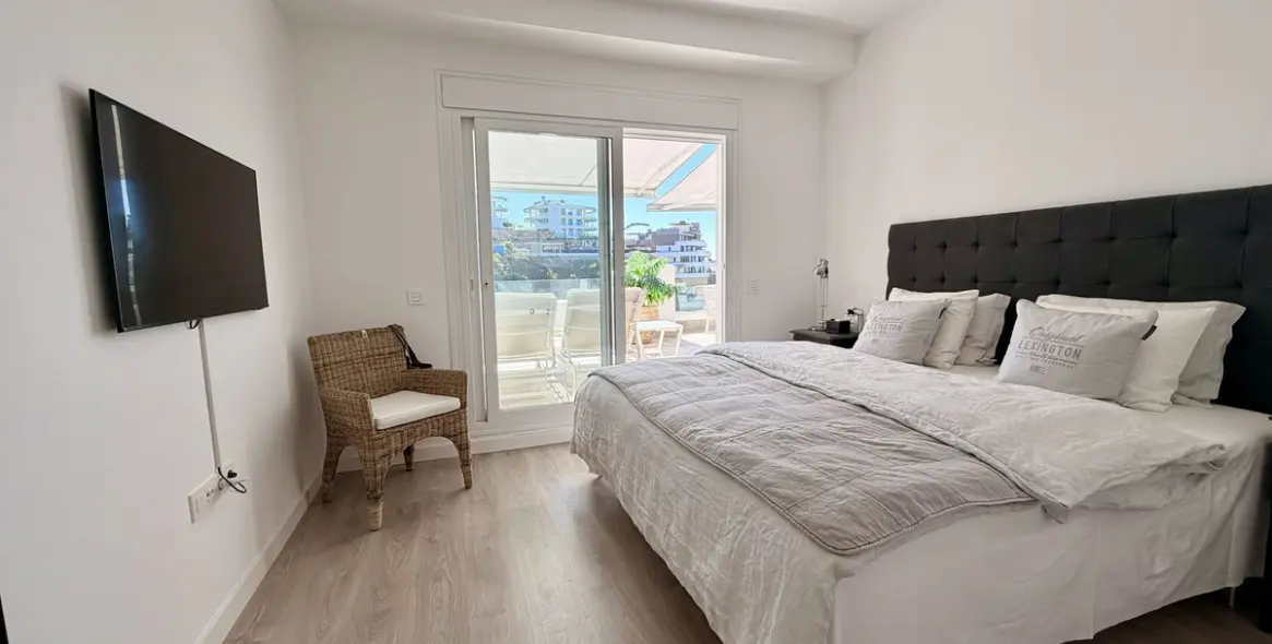 Sale of middle floor apartment in Benahavís 17
