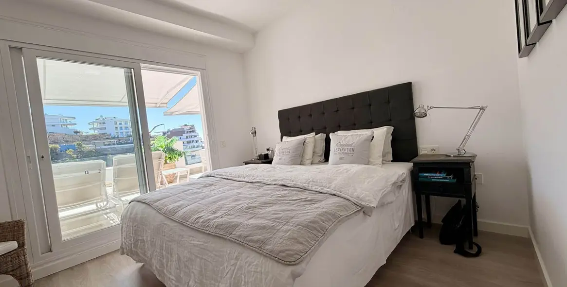 Sale of middle floor apartment in Benahavís 18