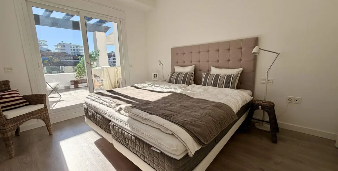 Sale of middle floor apartment in Benahavís 22
