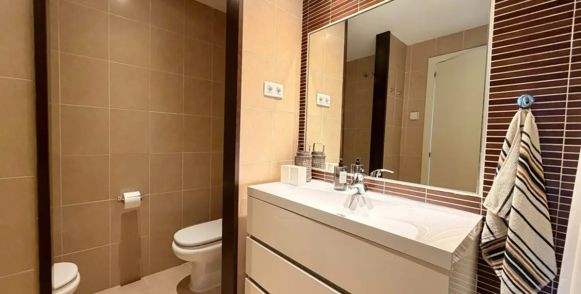 Sale of middle floor apartment in Benahavís 25