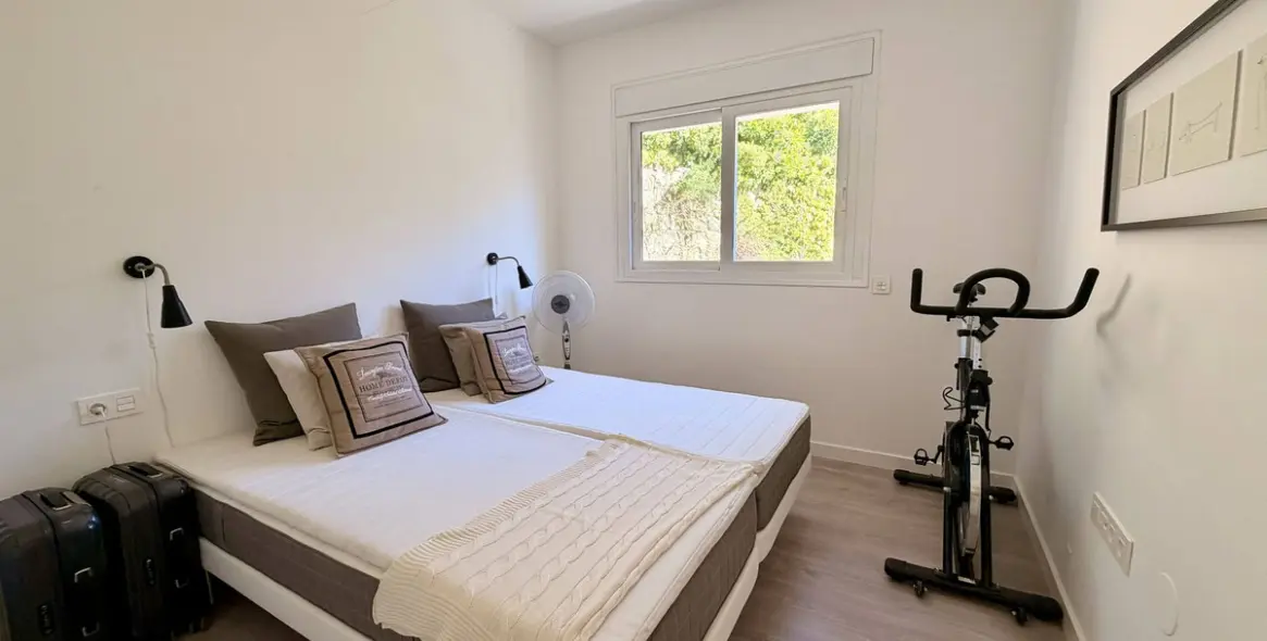 Sale of middle floor apartment in Benahavís 27