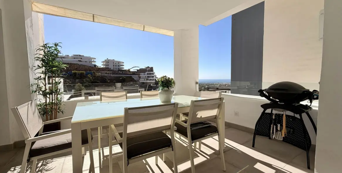 Sale of middle floor apartment in Benahavís 35
