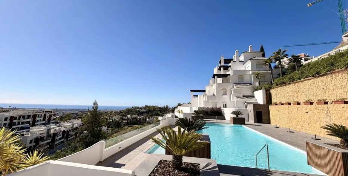 Sale of middle floor apartment in Benahavís 45