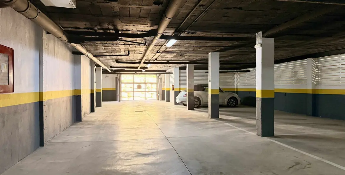 Sale of middle floor apartment in Benahavís 48