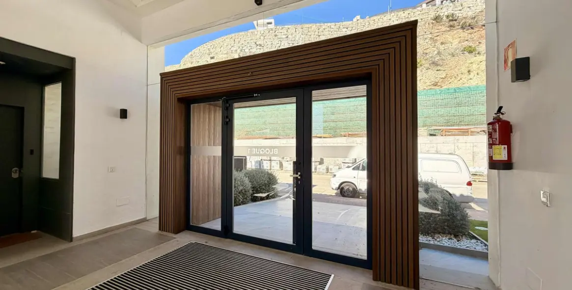 Sale of middle floor apartment in Benahavís 51