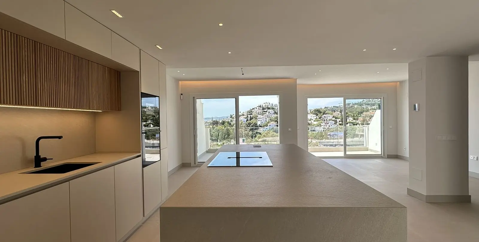 Sale of townhouse in Torrequebrada 12