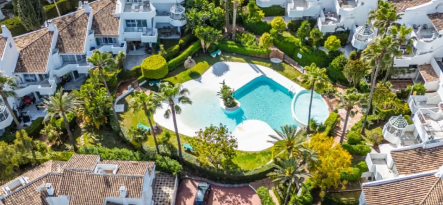 Продажа дома на две семьи в Marbella 0