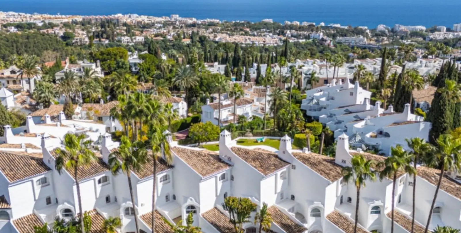 Продажа дома на две семьи в Marbella 2