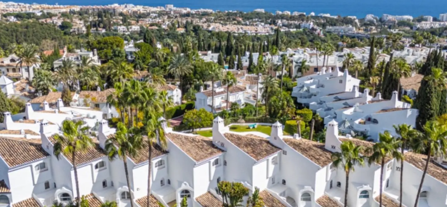Продажа дома на две семьи в Marbella 1