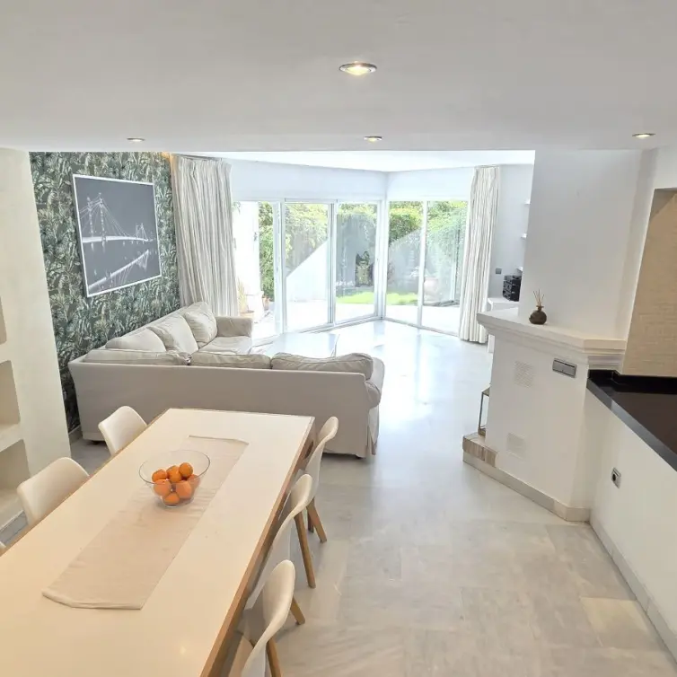 Продажа дома на две семьи в Marbella