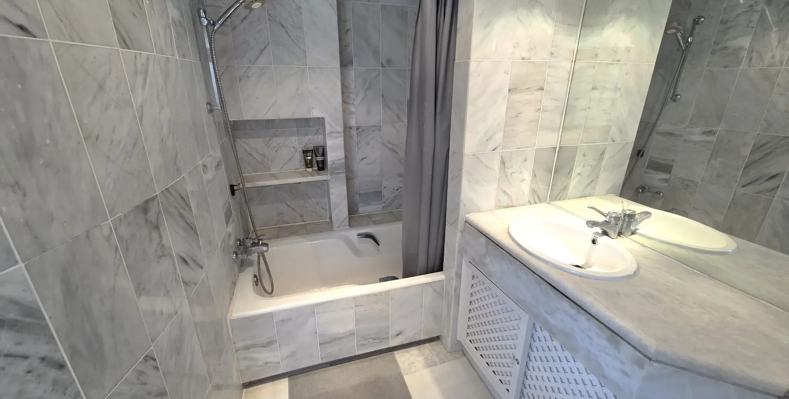 Продажа дома на две семьи в Marbella 14