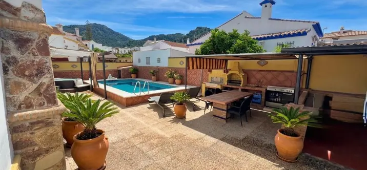Sale of detached villa in Alhaurín de la Torre 2