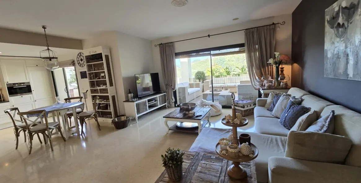 Venta de apartamento en planta media en Benahavís 21