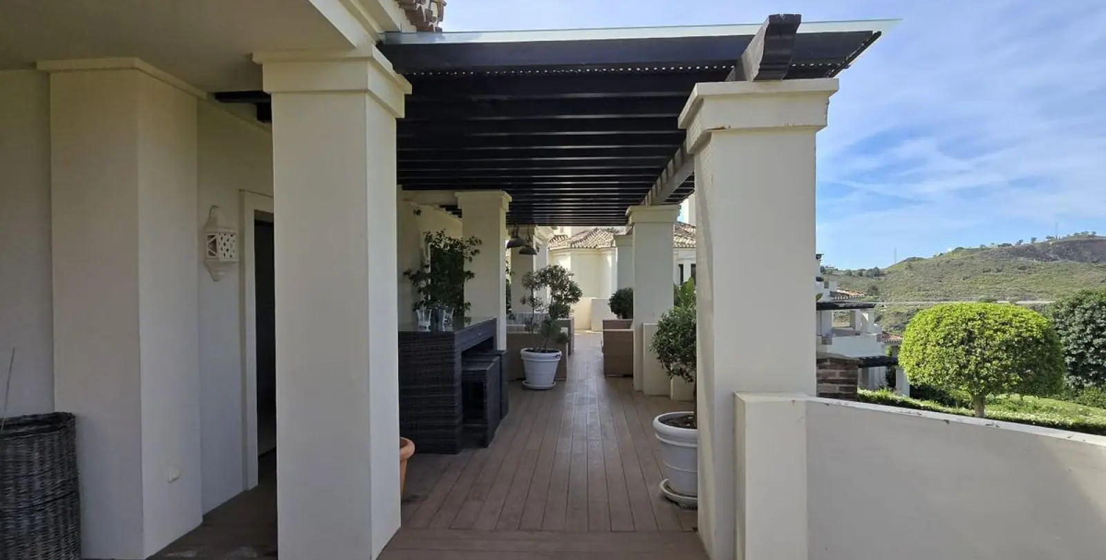 Sale of middle floor apartment in Benahavís 4