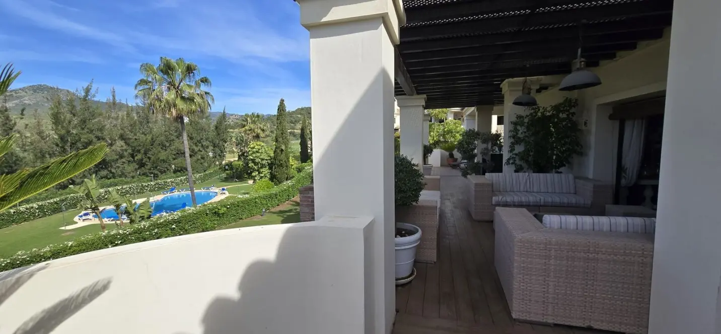 Sale of middle floor apartment in Benahavís 4