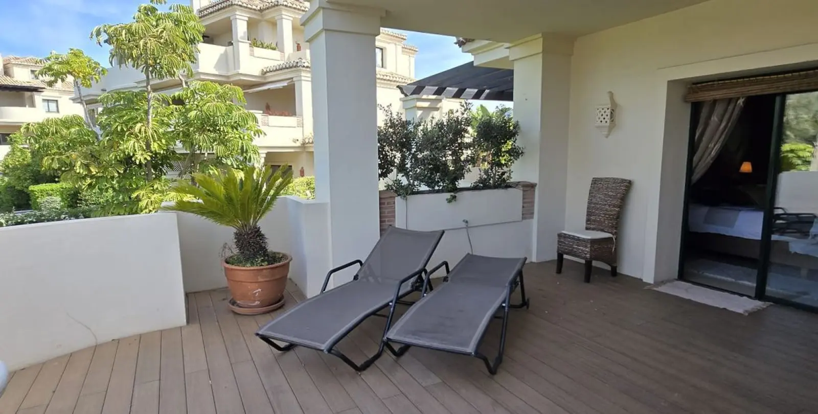 Sale of middle floor apartment in Benahavís 6