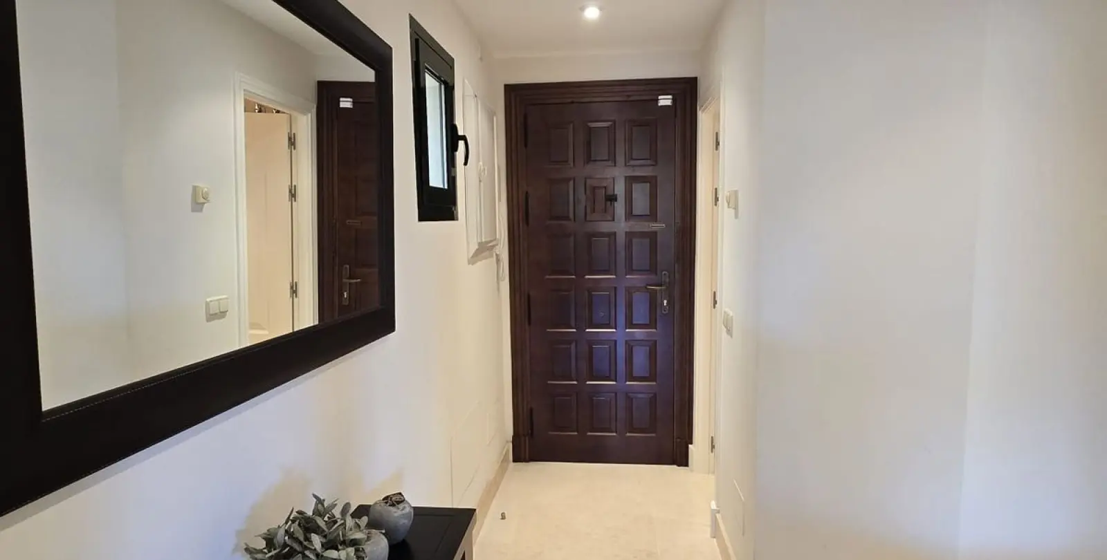 Sale of middle floor apartment in Benahavís 20