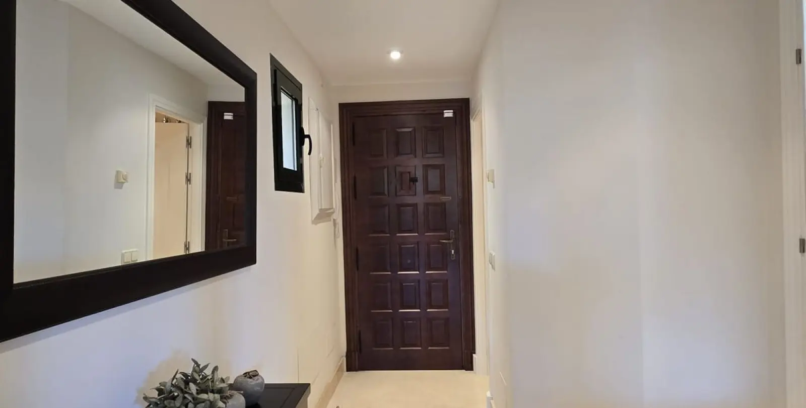 Sale of middle floor apartment in Benahavís 27