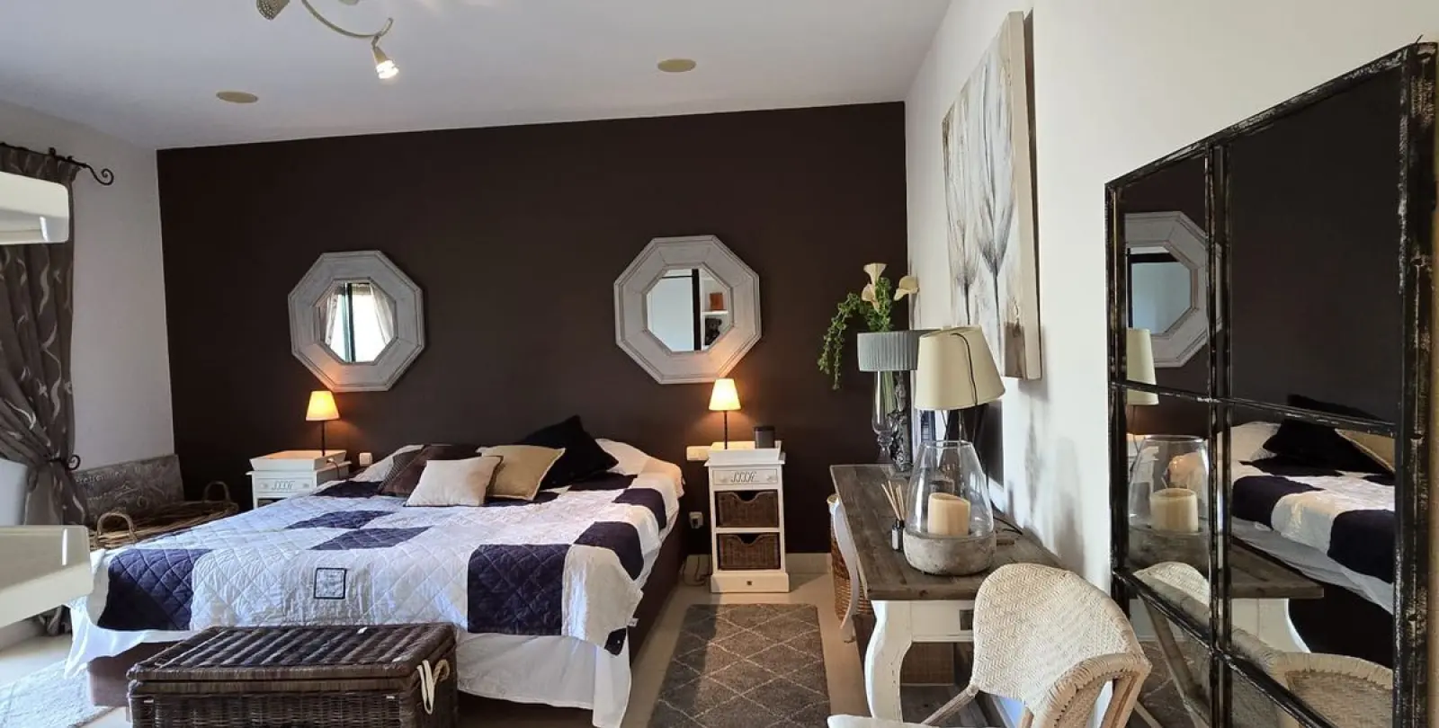 Sale of middle floor apartment in Benahavís 32