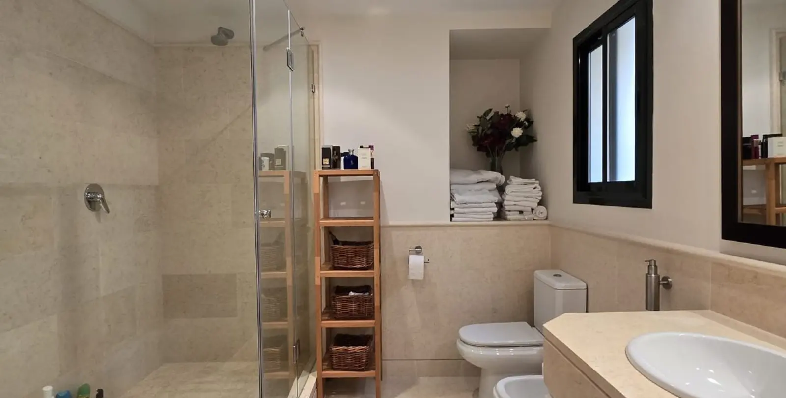 Sale of middle floor apartment in Benahavís 33