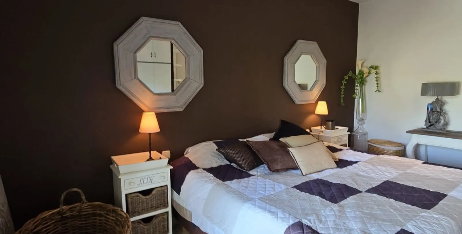 Sale of middle floor apartment in Benahavís 36