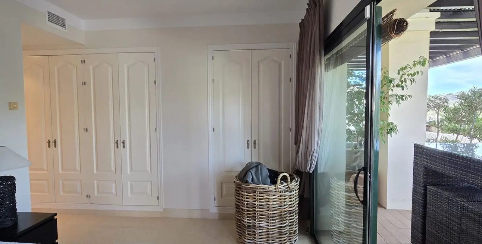 Sale of middle floor apartment in Benahavís 39