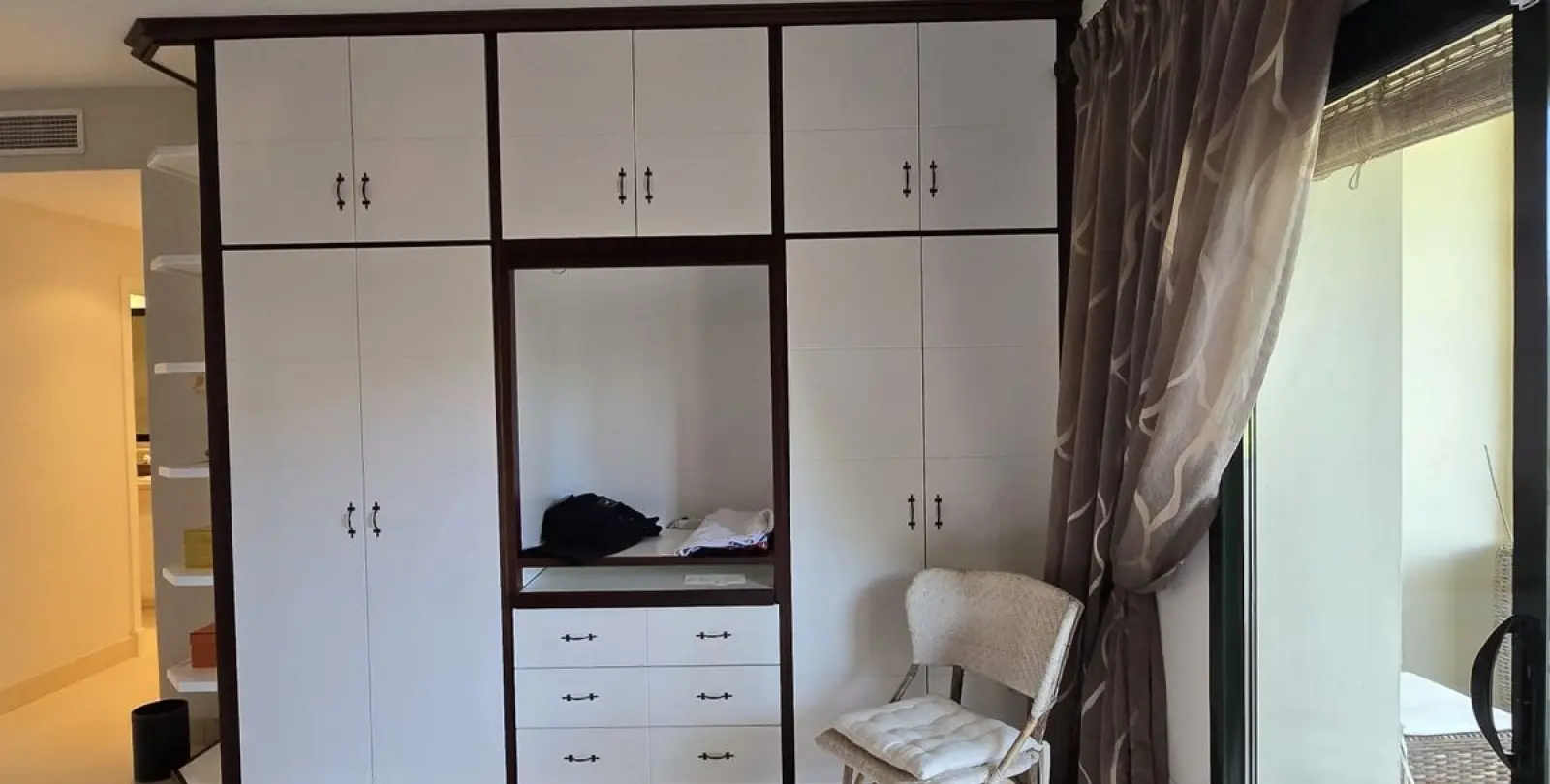 Sale of middle floor apartment in Benahavís 42