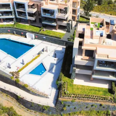 Sale of middle floor apartment in Benahavís