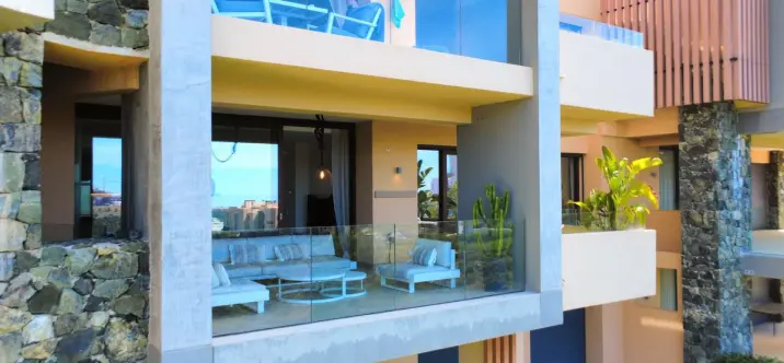 Sale of middle floor apartment in Benahavís 3