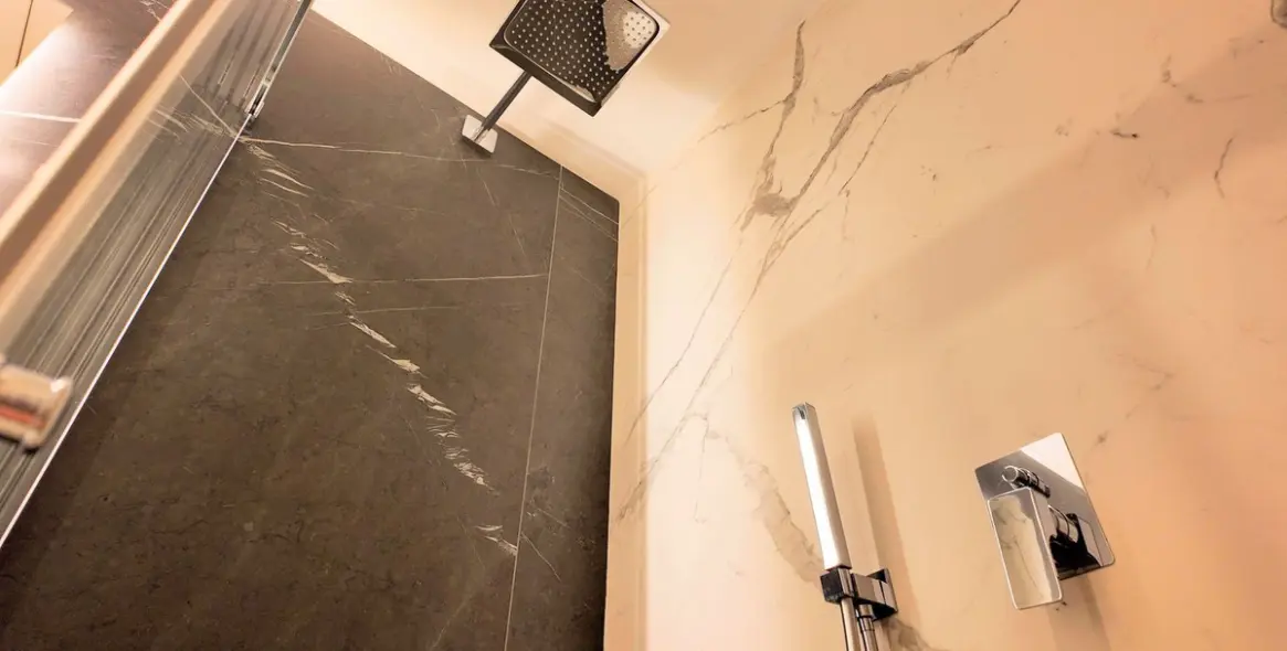 Sale of middle floor apartment in Benahavís 13