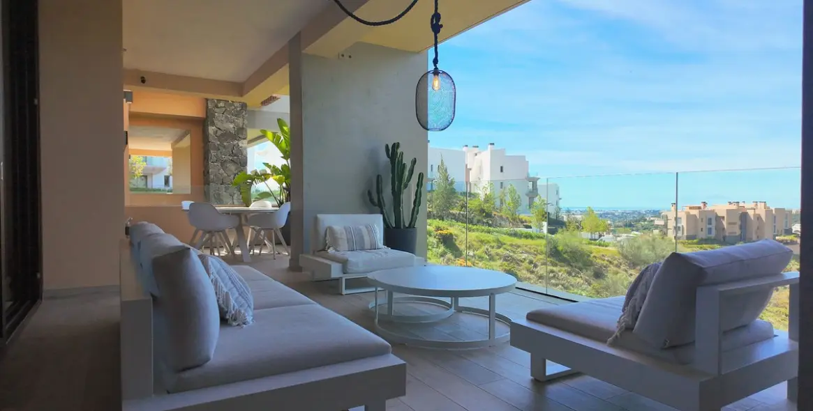 Sale of middle floor apartment in Benahavís 15