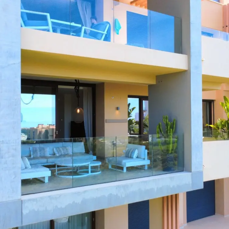 Sale of middle floor apartment in Benahavís