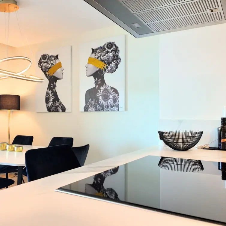 Sale of middle floor apartment in Benahavís