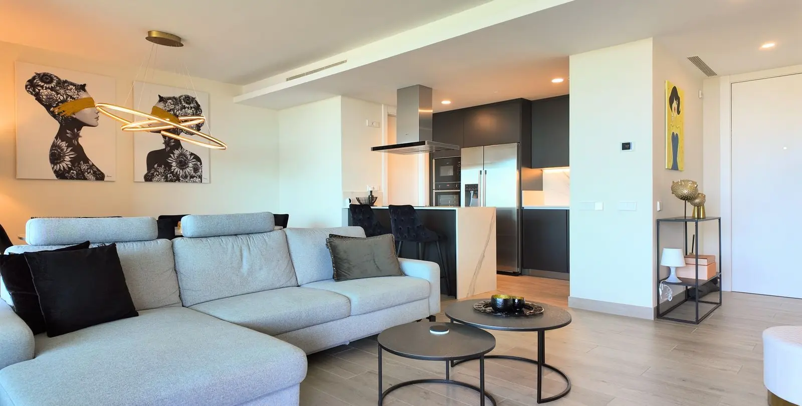 Sale of middle floor apartment in Benahavís 14