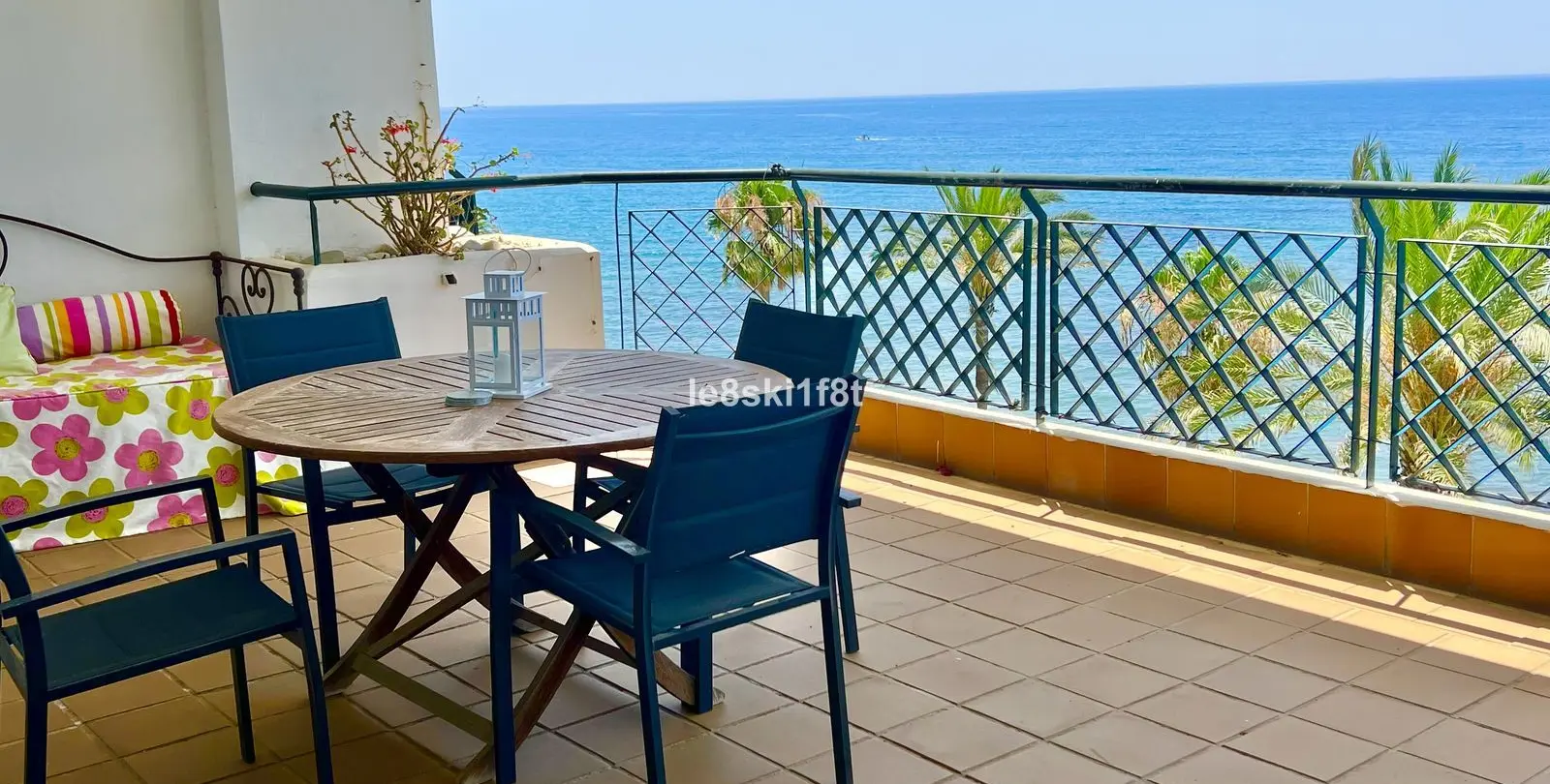 Sale of middle floor apartment in Calahonda 4