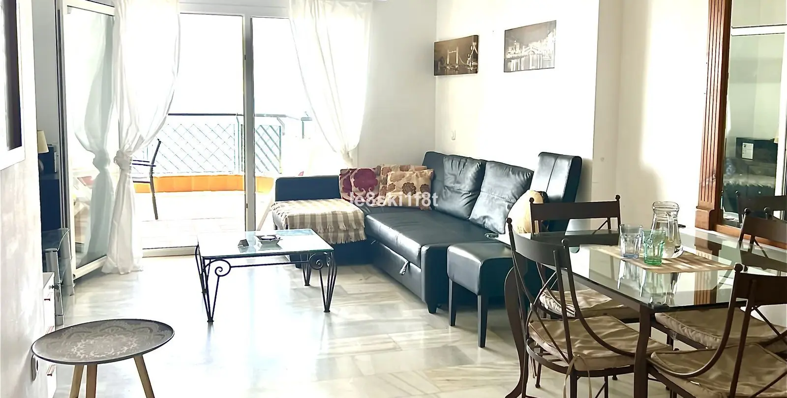 Sale of middle floor apartment in Calahonda 5