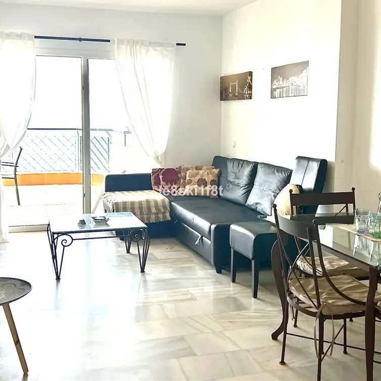 Sale of middle floor apartment in Calahonda