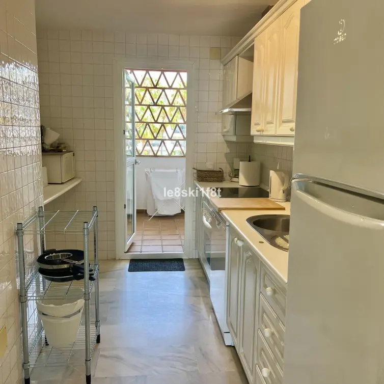 Sale of middle floor apartment in Calahonda