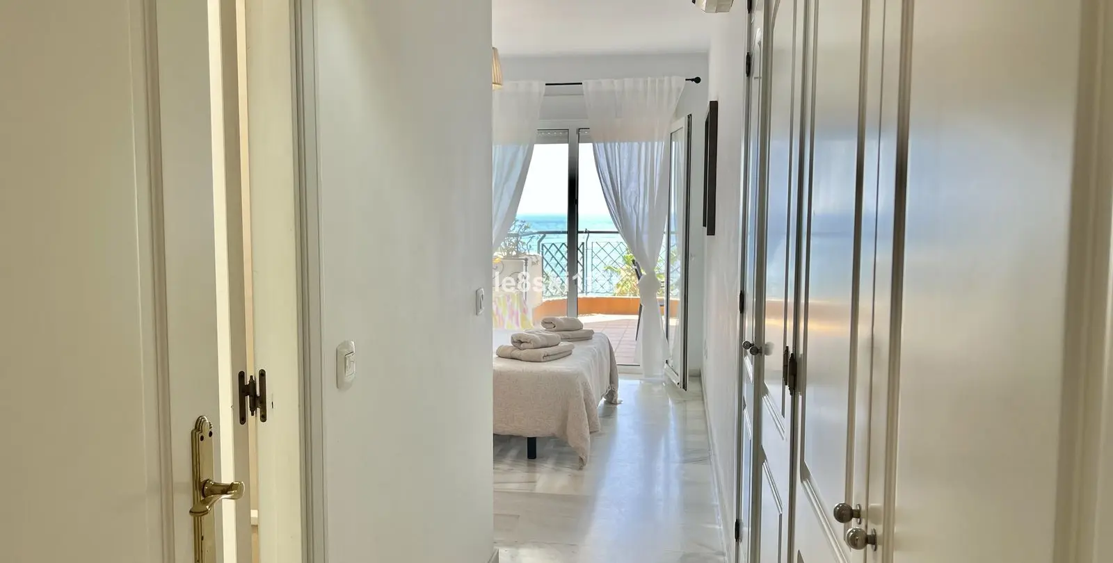 Sale of middle floor apartment in Calahonda 9