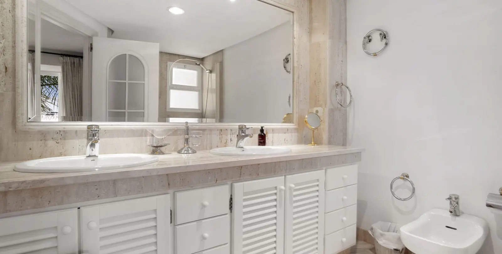 Sale of townhouse in The Golden Mile 9