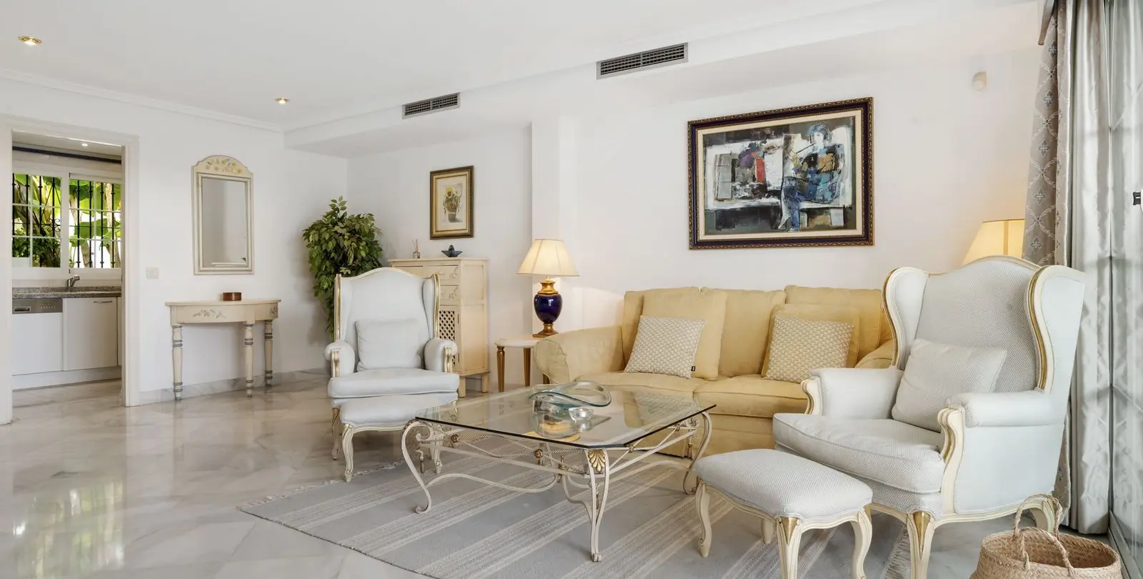 Sale of townhouse in The Golden Mile 18
